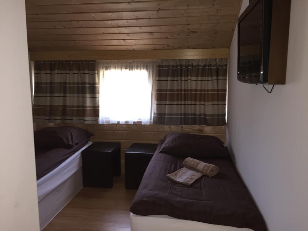 Magyar Golf Club Hotel Kisoroszi Eksteriør billede