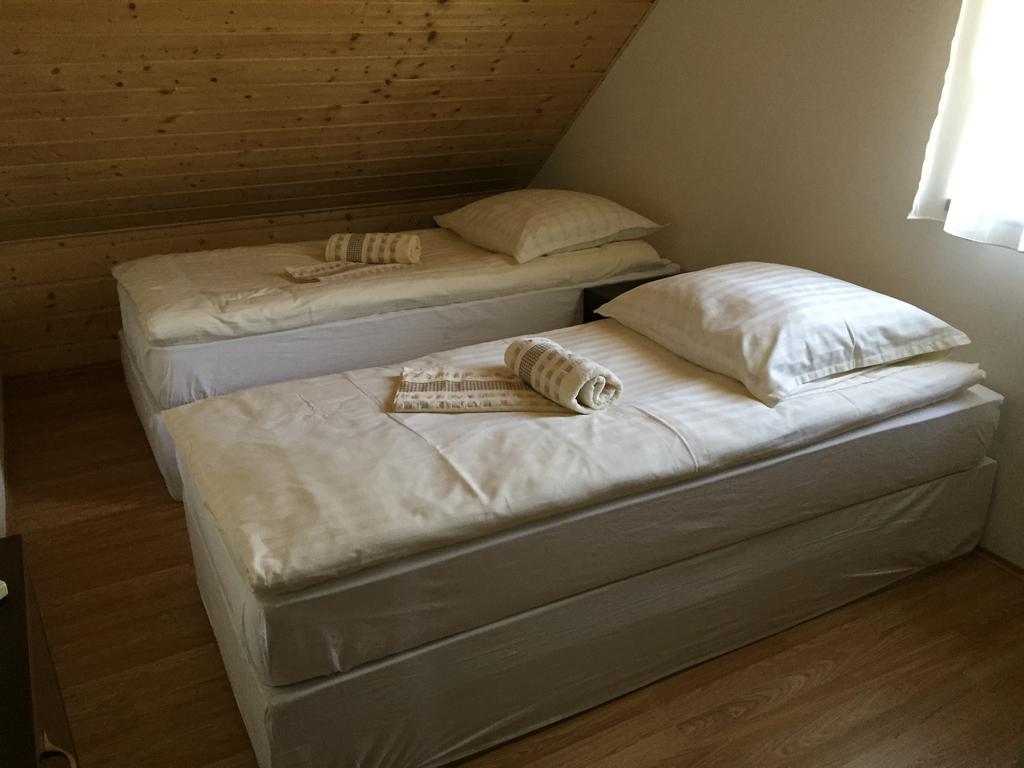 Magyar Golf Club Hotel Kisoroszi Eksteriør billede